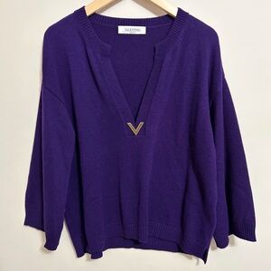 ⭐️Valentino V Logo Cashmere sweater purple medium⭐️